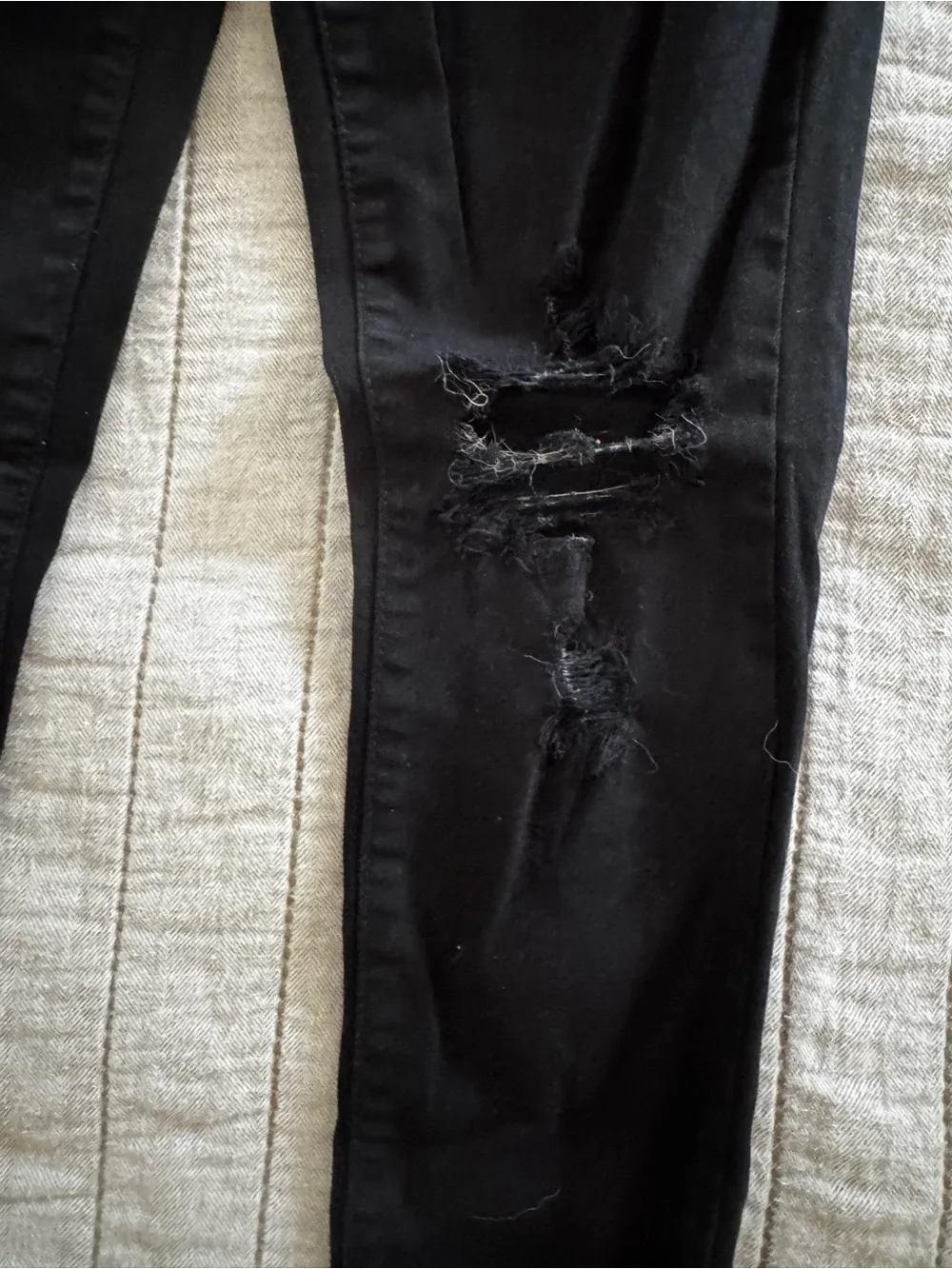 American Eagle Outfitters Black Distressed Ankle Skinny Jeans super stretch